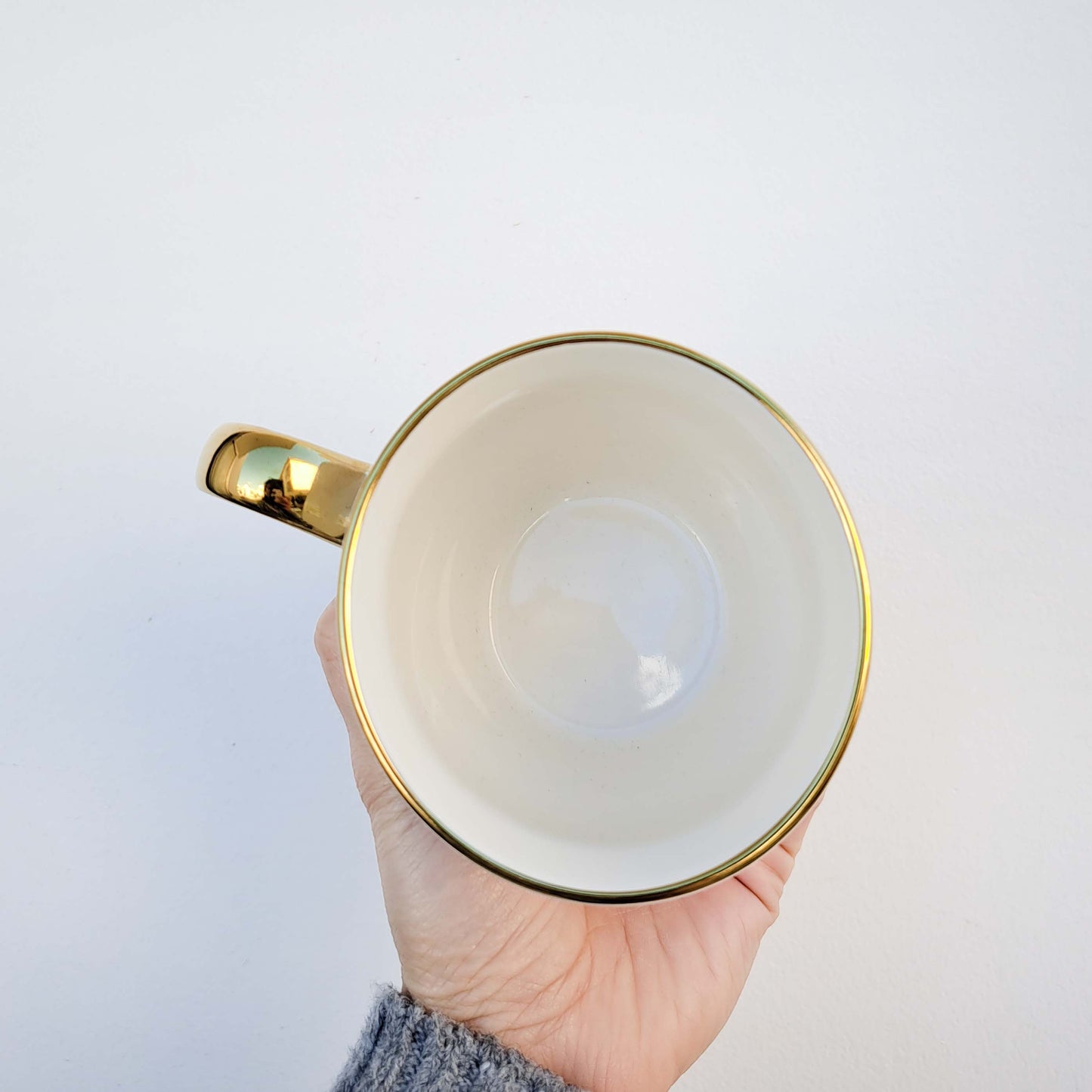White mug with gold - "In a room full of art i d still stare at you"