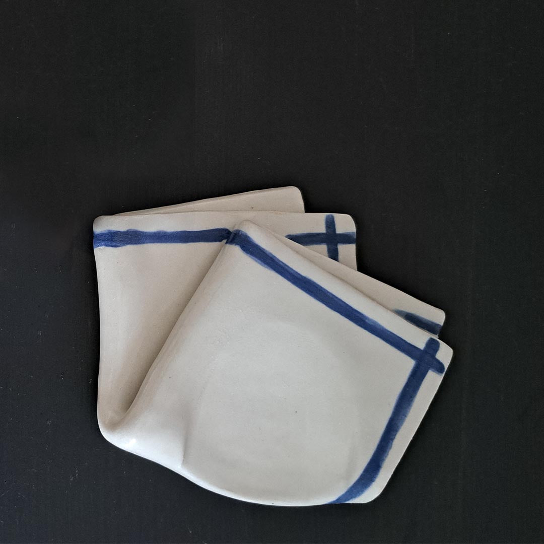 Ceramic Spoon Rest "white towel"